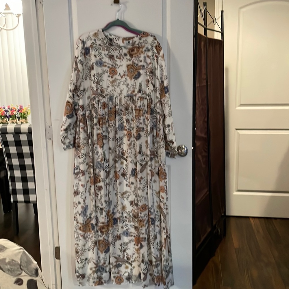 Beautiful Dainty Jewell’s maxi dress